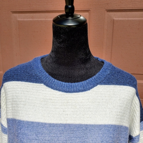 Pink Republic Blue and Gray Striped Women's Sweater Size Large - Picture 11 of 15